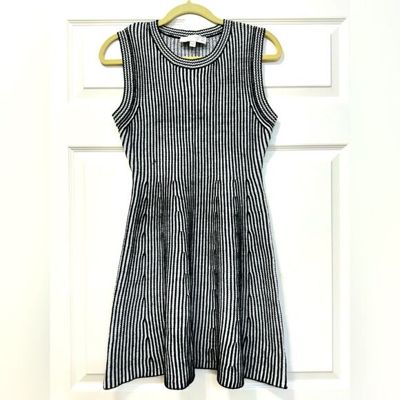 J.O.A. Dresses & Skirts - J.O.A. Los Angeles Knitted Fit & Flare Black White Knee Length Dress Sz M EUC